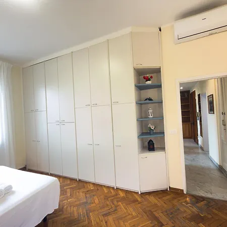 Rosselli Terrace Apartman *